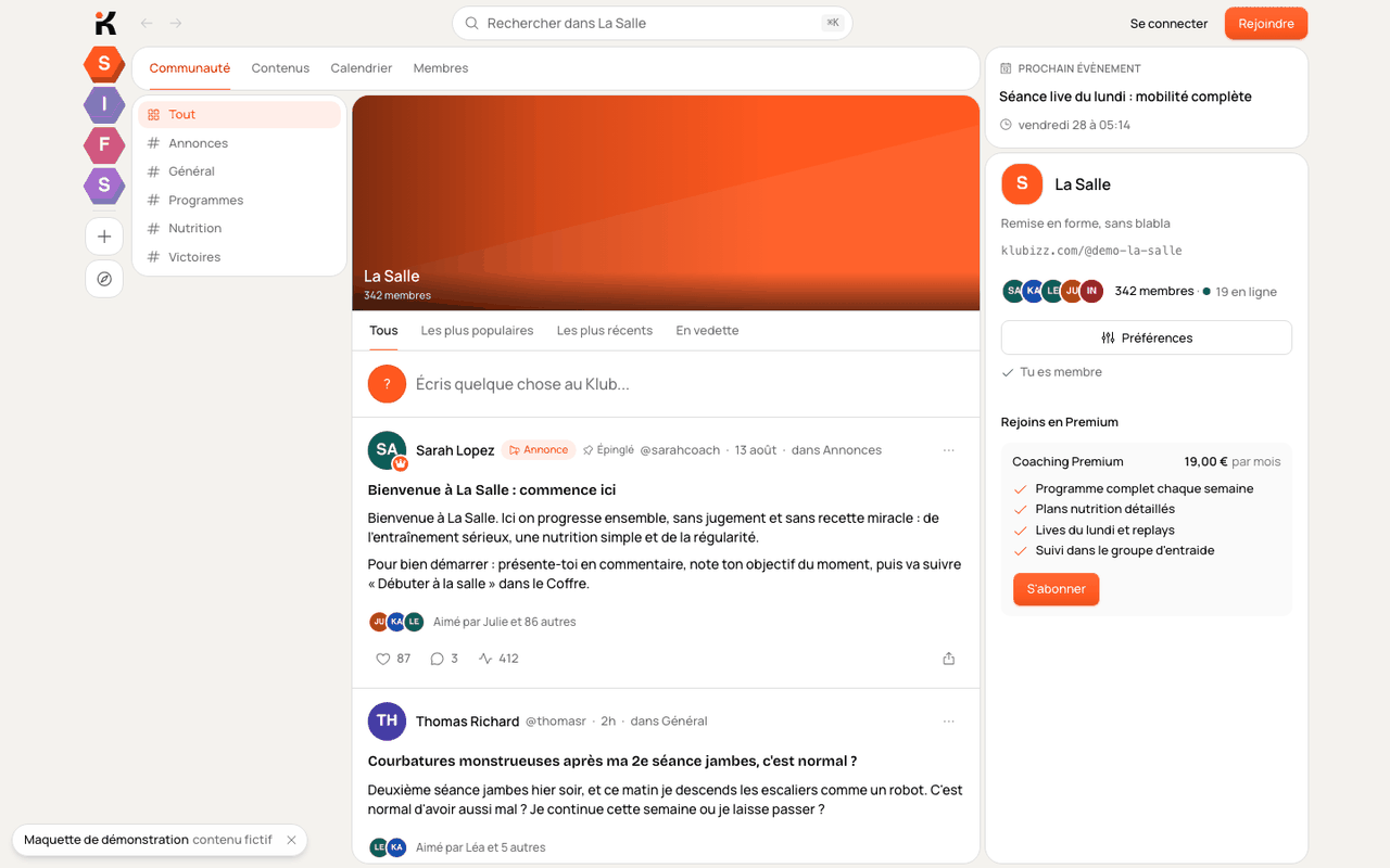 Interface de Klubizz : fil de communauté avec espaces à gauche et offre d'abonnement premium à droite