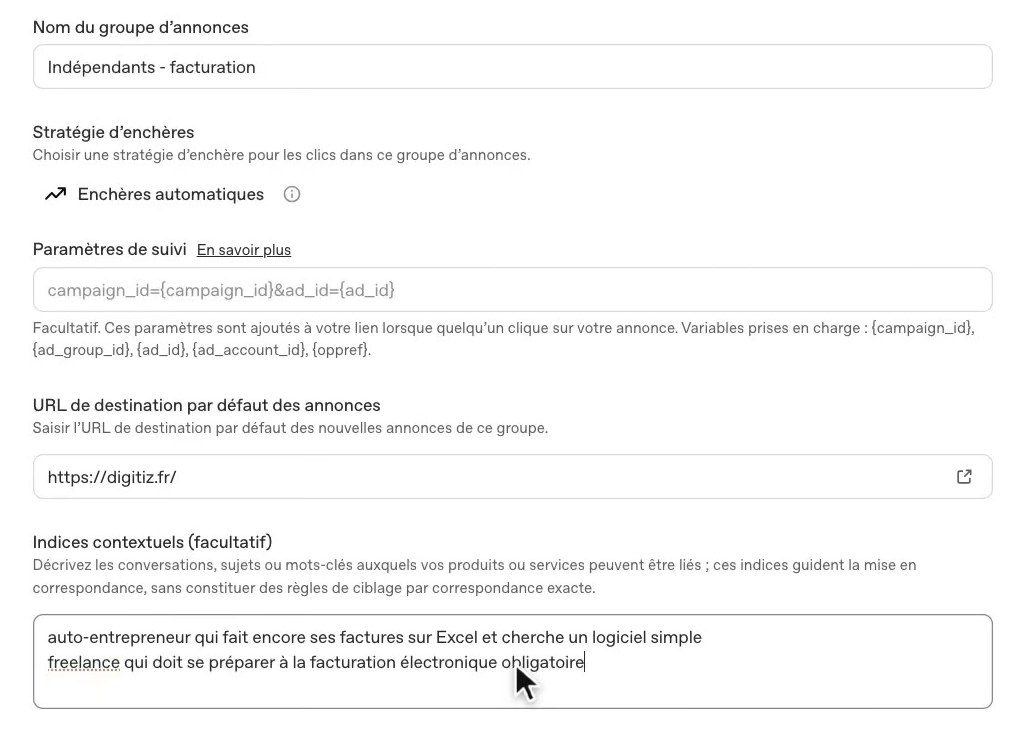 Indices contextuels rédigés comme des situations dans un groupe d'annonces ChatGPT Ads